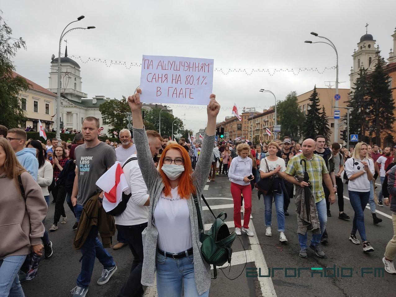 Плакаты, с которыми участники вышли на марш.