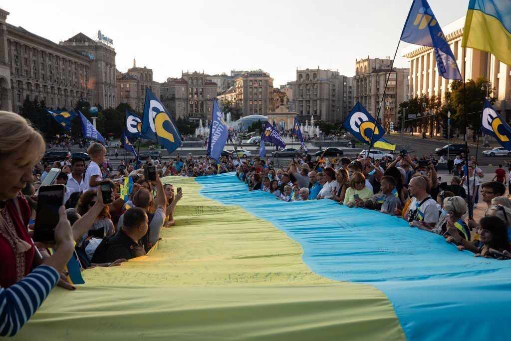 У Києві розгорнули величезний прапор України