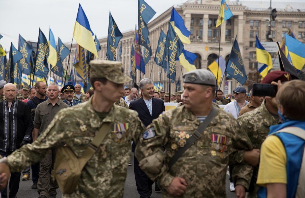 В параде ко Дню Независимости приняли участие ветераны, волонтеры, активисты