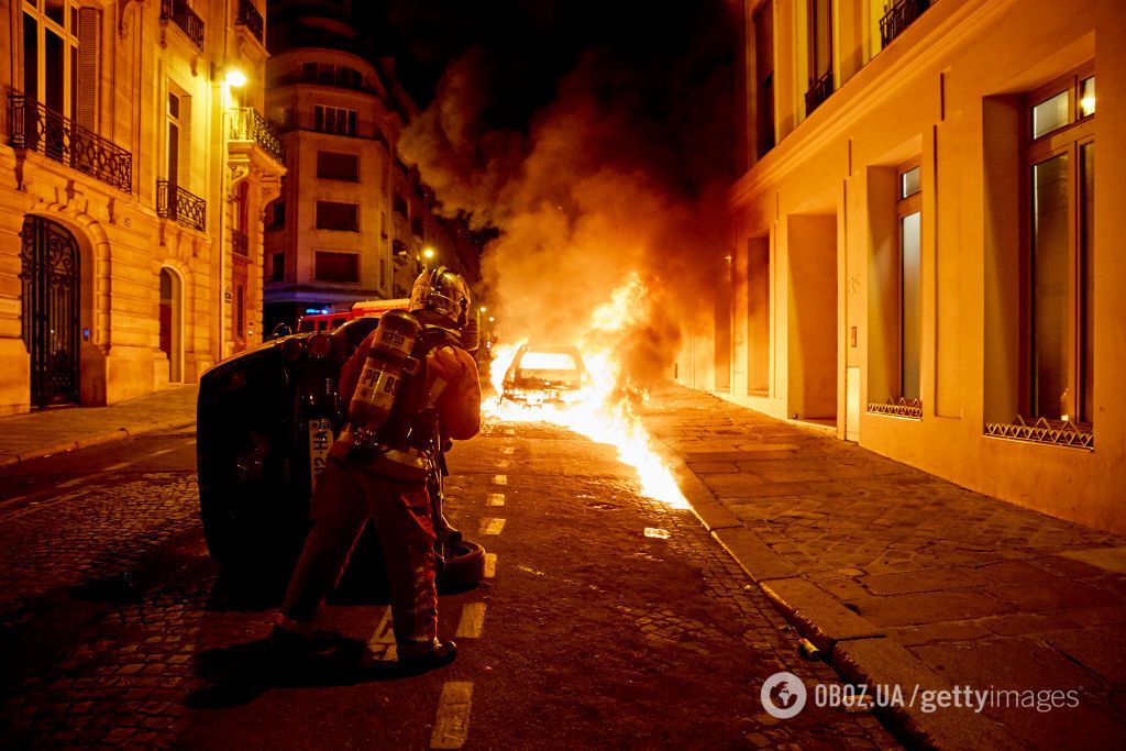 Фанаты ПСЖ жгли авто после поражения от "Баварии"