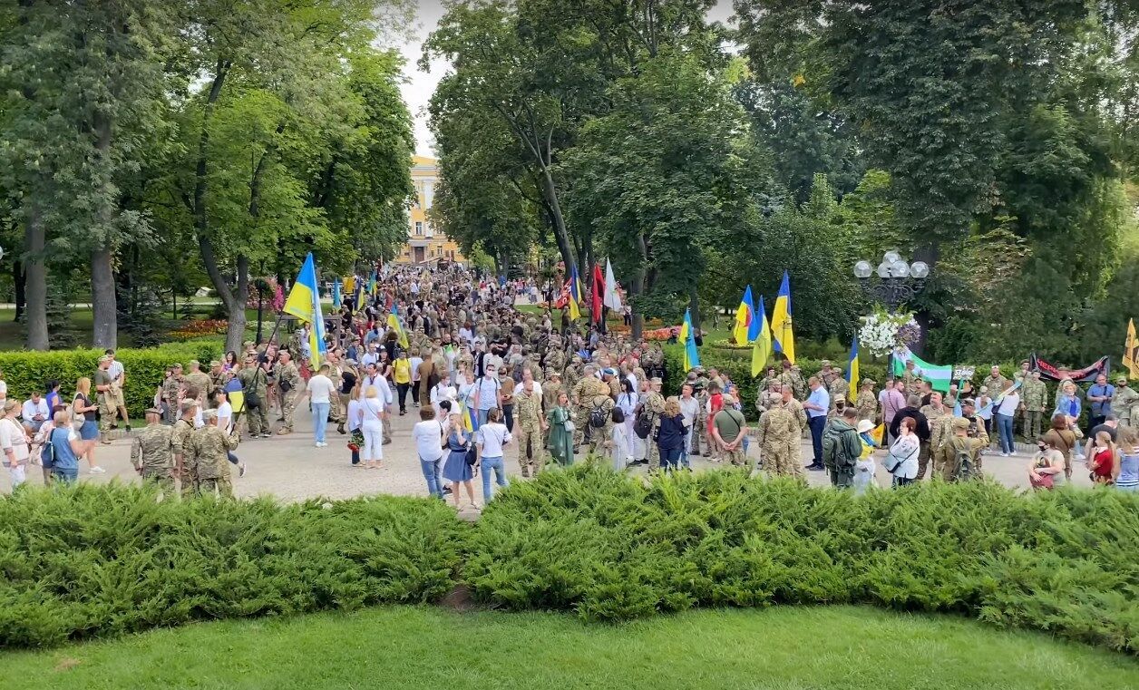 Участники Марша защитников собирались в парке Шевченко в Киеве.