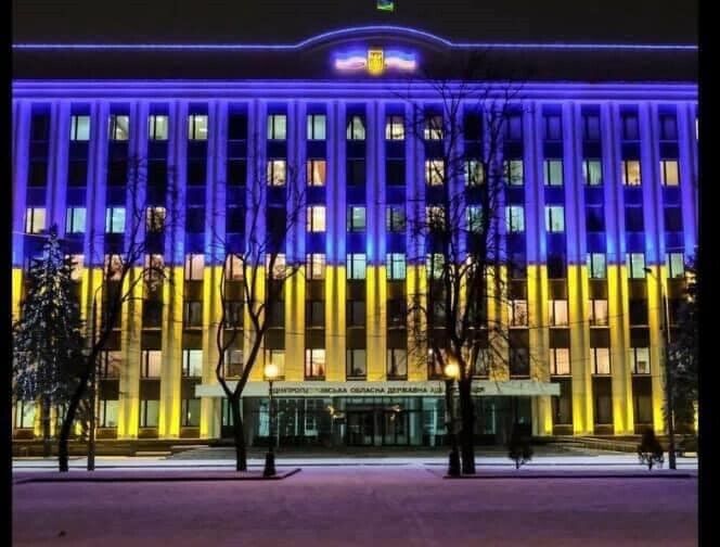 Здание Днепропетровской ОГА превратилось в самый большой светодиодный Флаг Украины