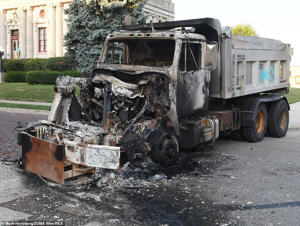 Спалений автомобіль