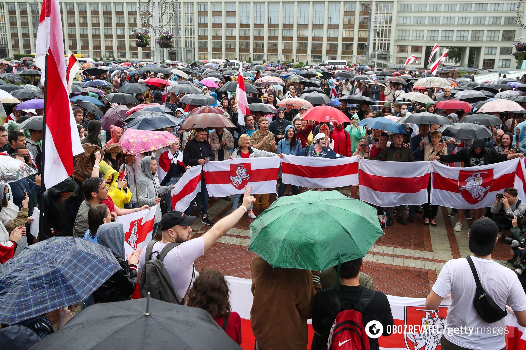 Люди собрались на протест в Минске, несмотря на дождь
