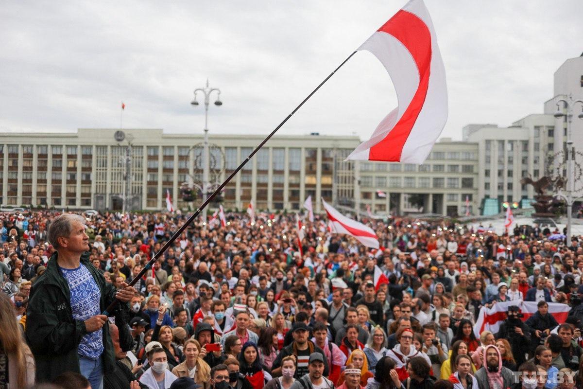 Противники Лукашенко вышли на площадь Независимости в Минске