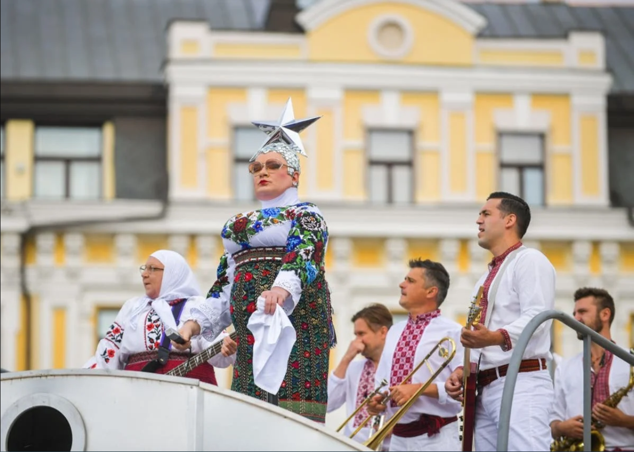 Вєрка Сердючка виконала пісню "Там, де нас нема" гурту "Океан Ельзи" на концерті до Дня Незалежності (фото – 112.ua)