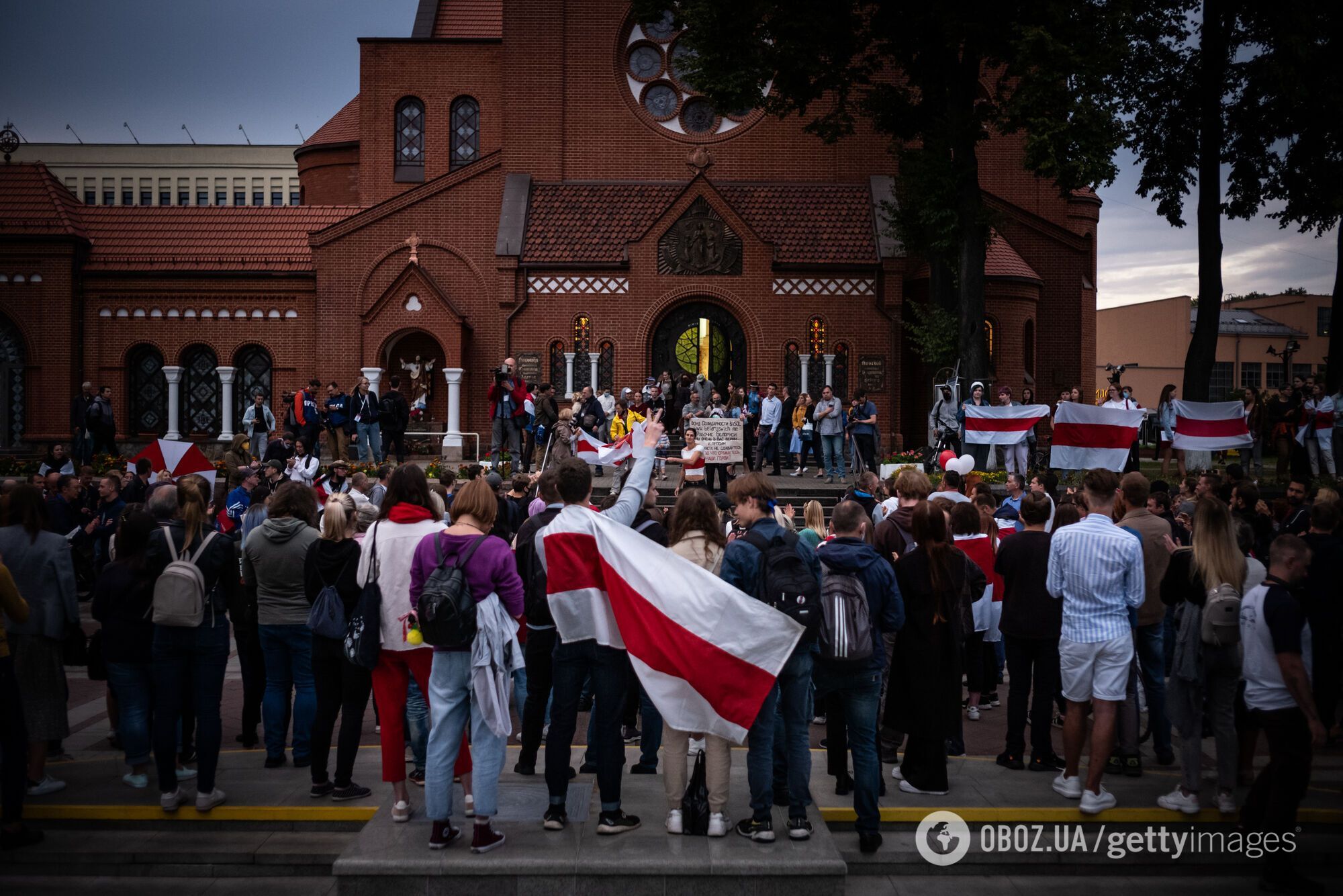 Протестующих в Минске оттеснили в костел