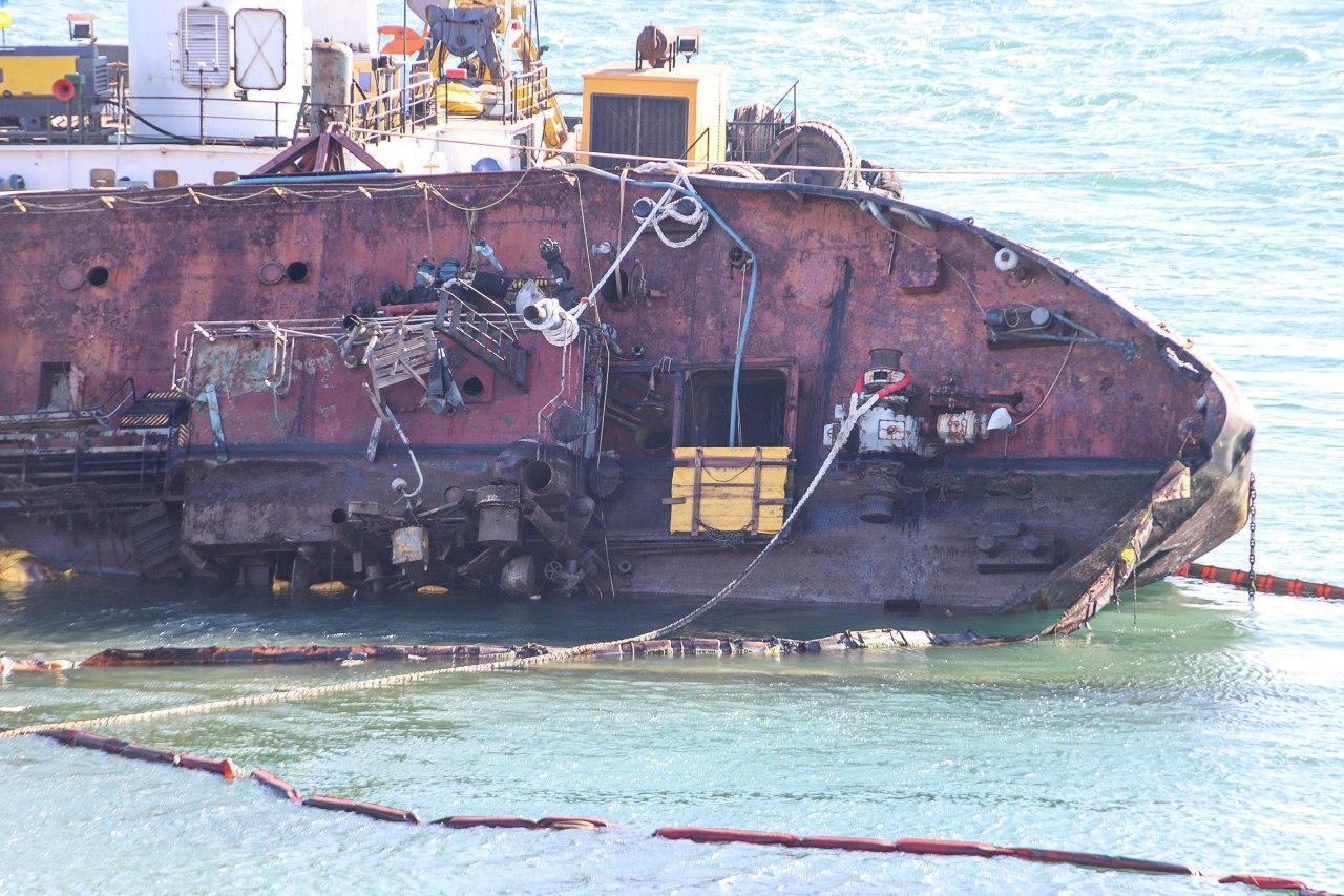 Затонувший танкер "Делфи"
