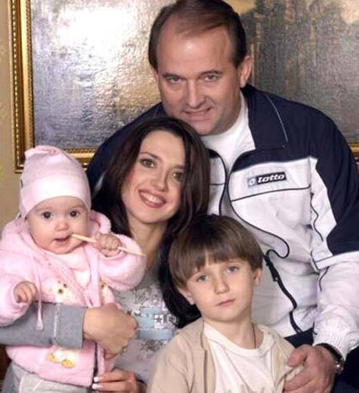 Марченко с мужем и детьми (фото – stuki-druki.com)