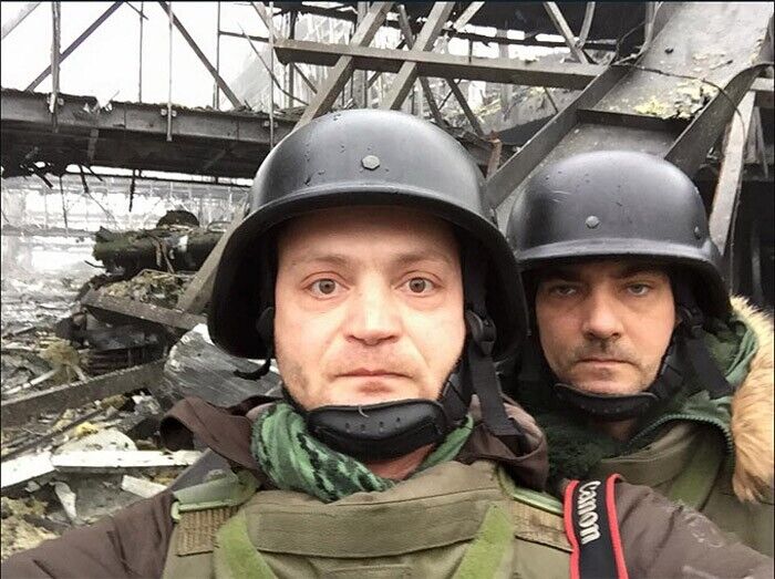 Российские псевдо-журналисты Александр Коц (слева) и Дмитрий Стешин (справа) на позициях боевиков на Донбассе