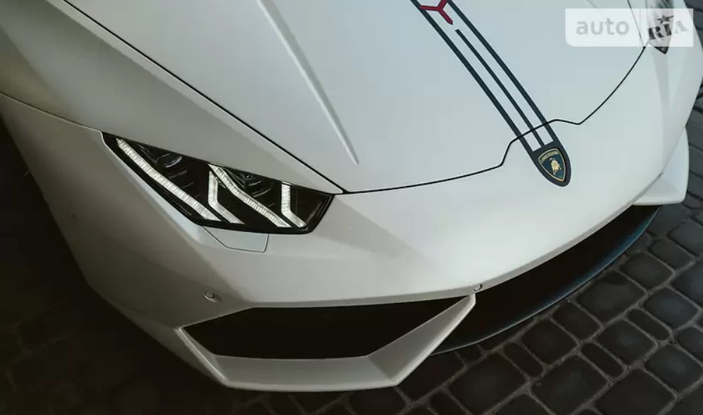 Продавец готов сделать скидку в случае продажи Lamborghini без твин-турбо.