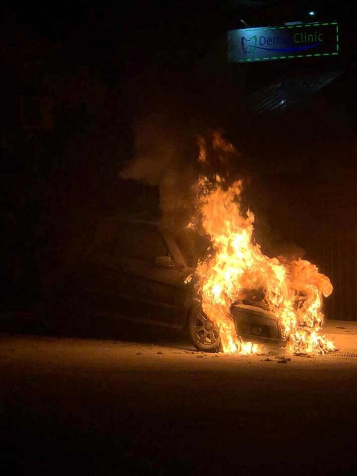 Опубликовано фото, когда машина только загорелась.