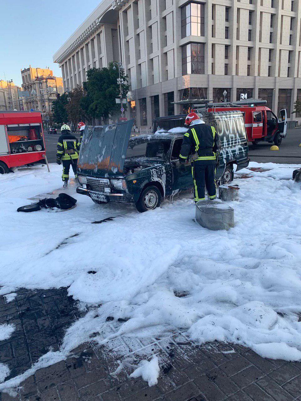 Пожар возник в салоне автомобиля "ВАЗ"