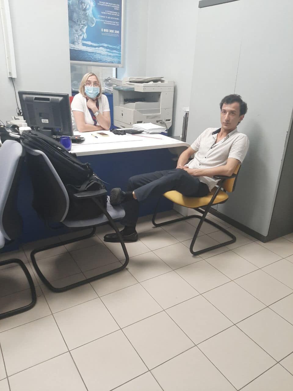 Терорист Карімов у відділенні банку, який він захопив