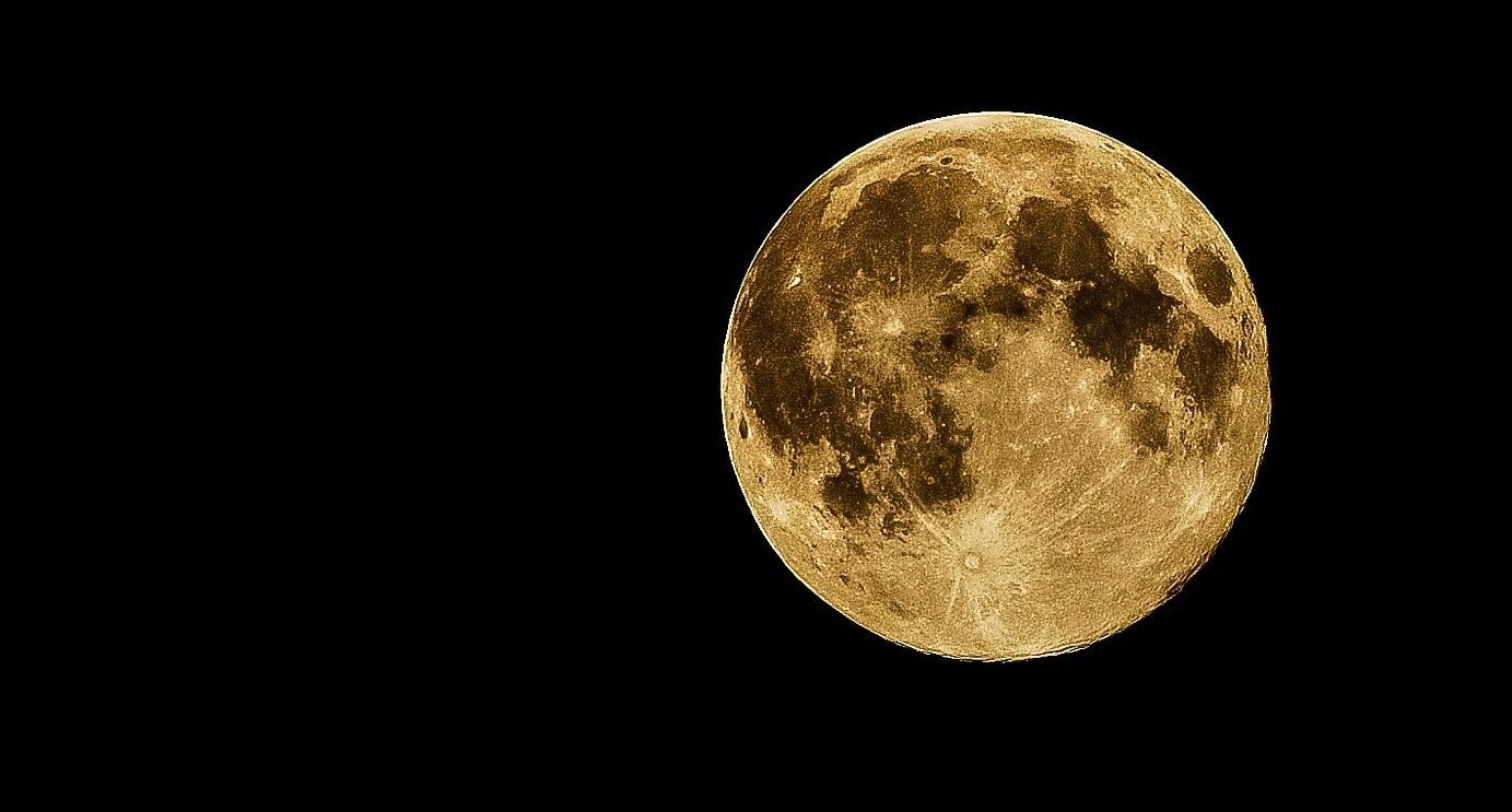 Августовское полнолуние называют Осетровой Луной, или также Лососевой Луной