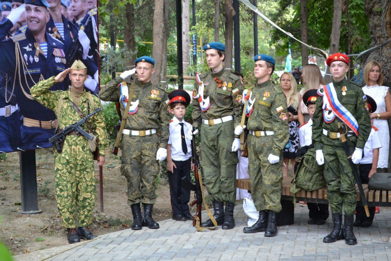 Маленьких крымчан нарядили в форму страны-агрессора