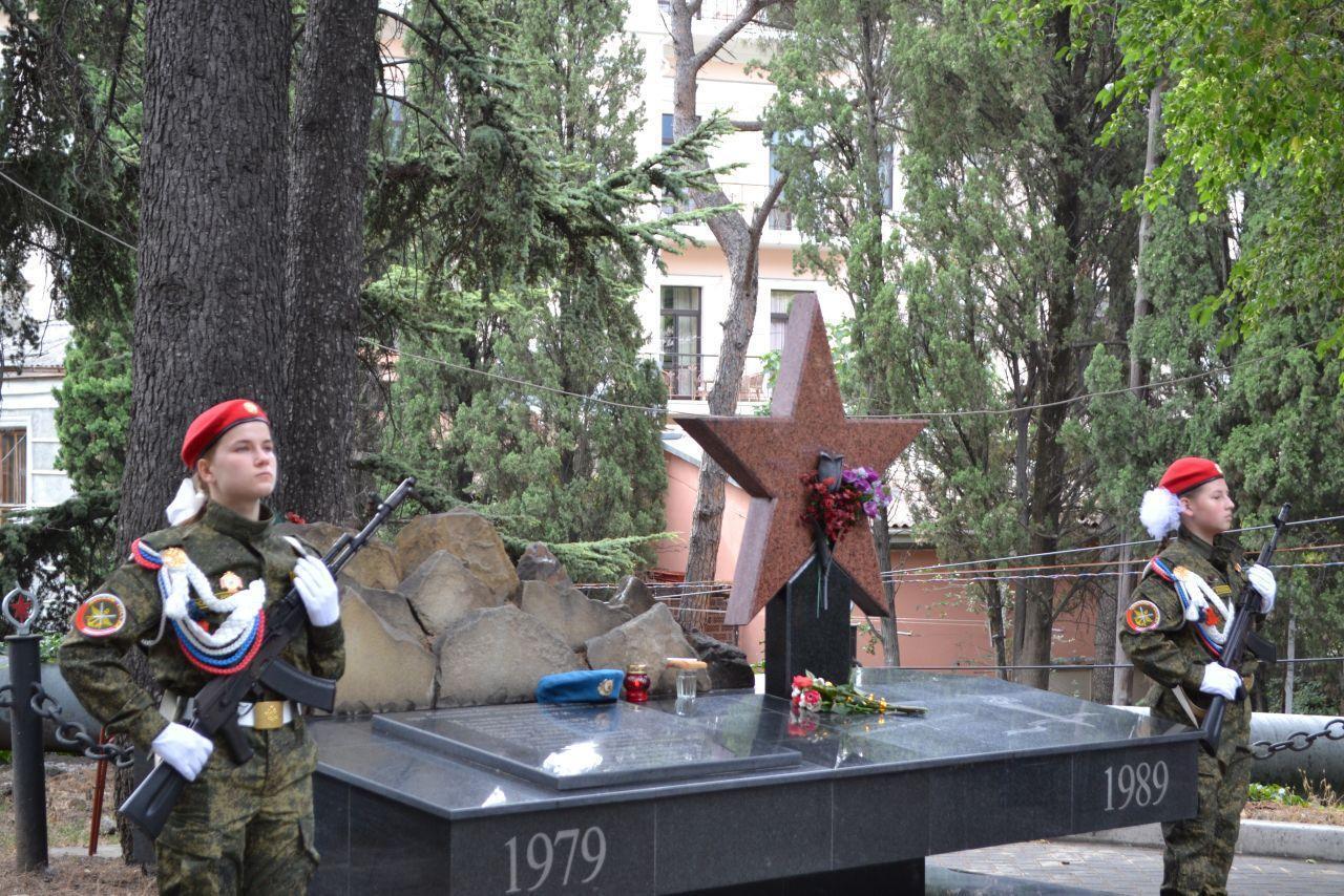 В Крыму продолжается милитаризация молодежи