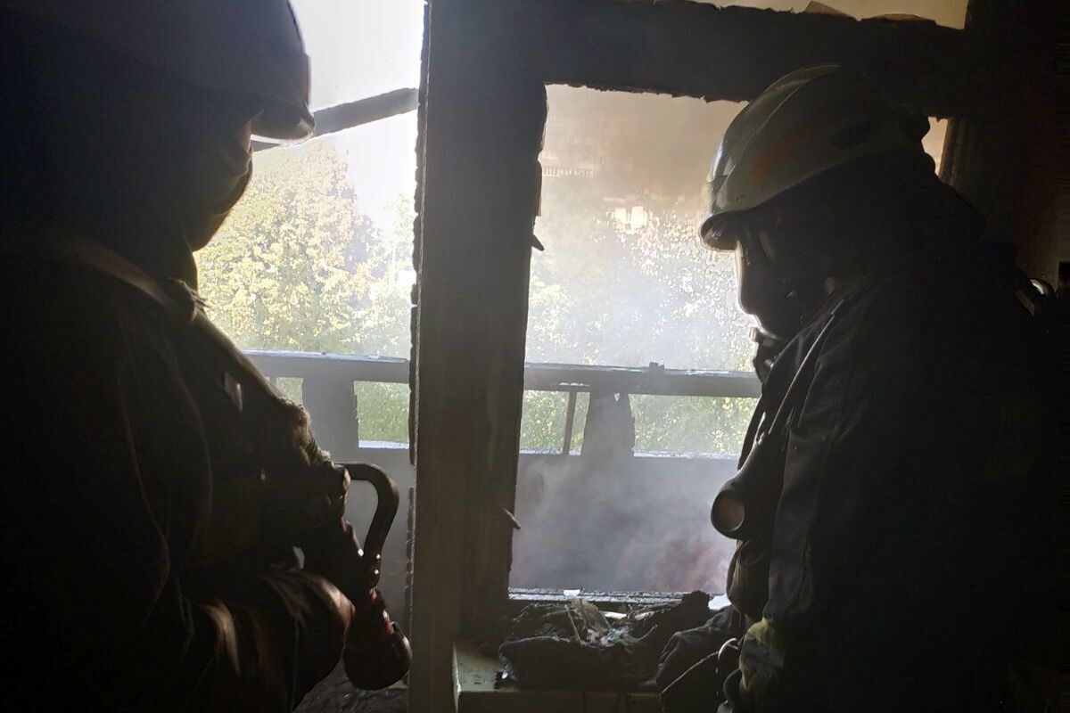 У Дніпрі на Кедріна загорілася квартира. Фото пресслужби ГУ ДСНС України в Дніпропетровській області