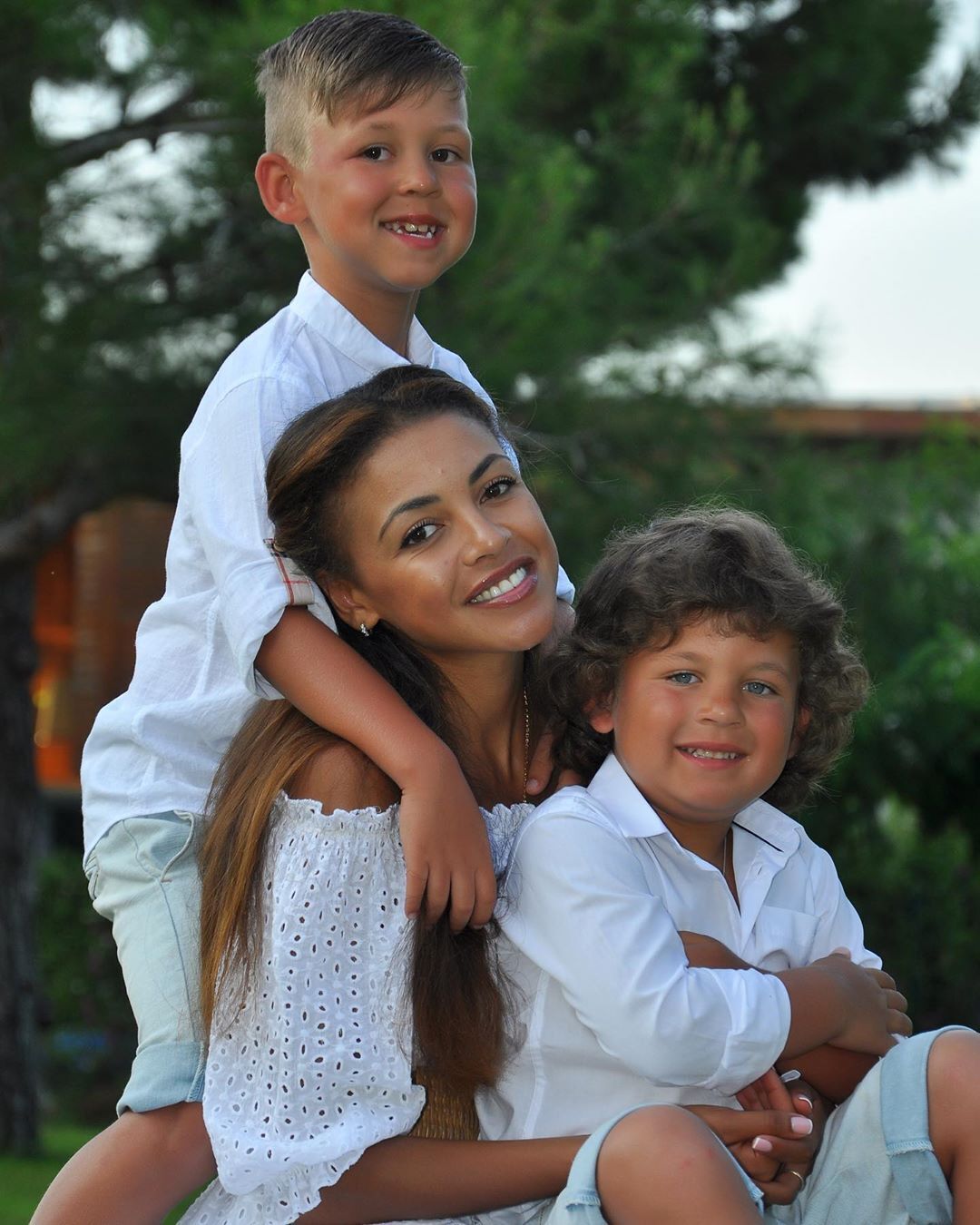 Поліна Ололо з синами (Instagram Поліни Ололо)