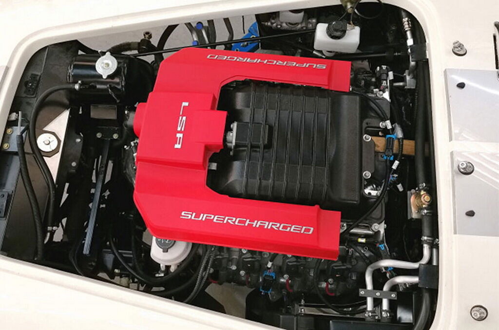 Под капотом AC Cobra 378 Superblower расположен 6,2-литровsq V8 от Chevrolet. Фото: