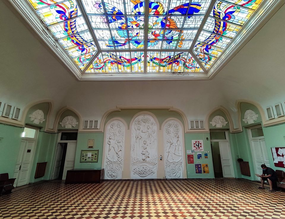 Зал в одном из помещений "Охматдета"