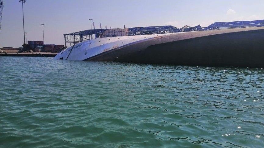 Вибухи в Бейруті затопили круїзний лайнер.