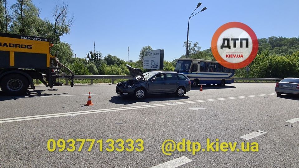 Под Киевом авто после ДТП разорвало на куски, погиб человек