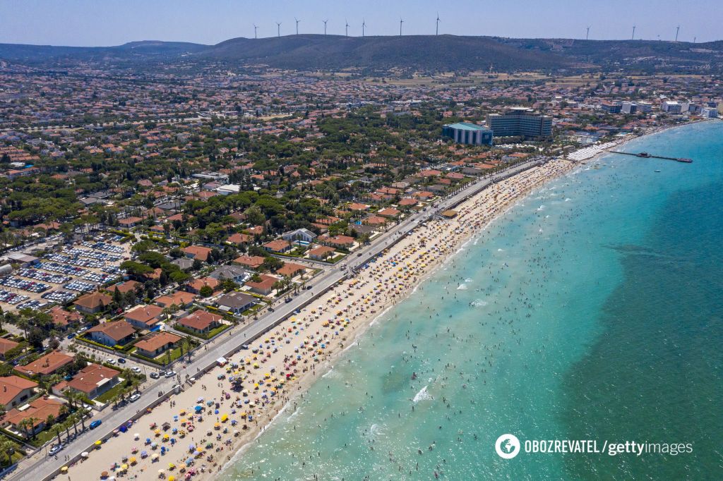 Лежаки на пляжах в Турции размещены в 1,5-2 метрах друг от друга
