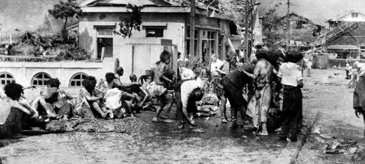 Жителі Хіросіми після бомбардування, 11 ранку 6 серпня 1945 року