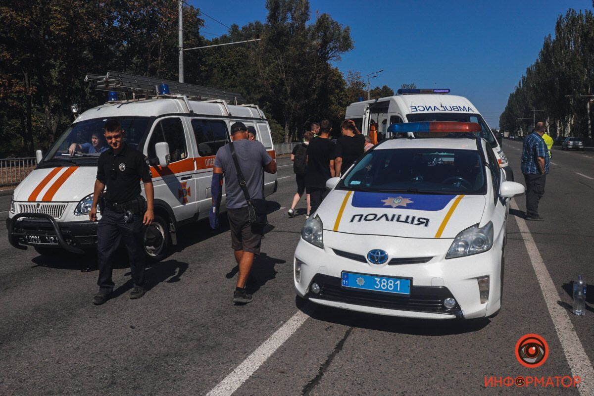 Поліція і швидка допомога на місці ДТП