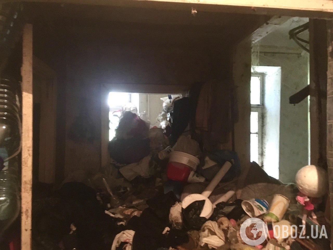 В Днепре женщина превратила свою квартиру в свалку