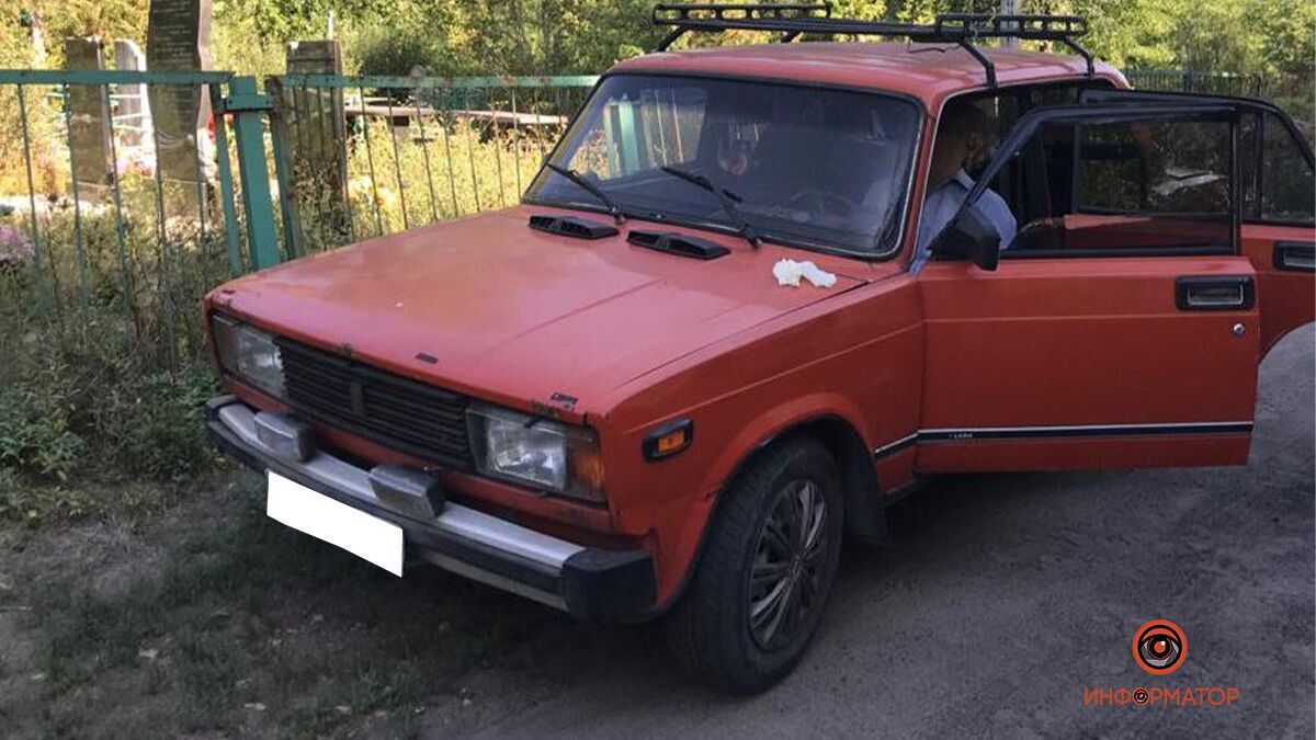 На Днепропетровщине мужчина покончил с собой в автомобиле.