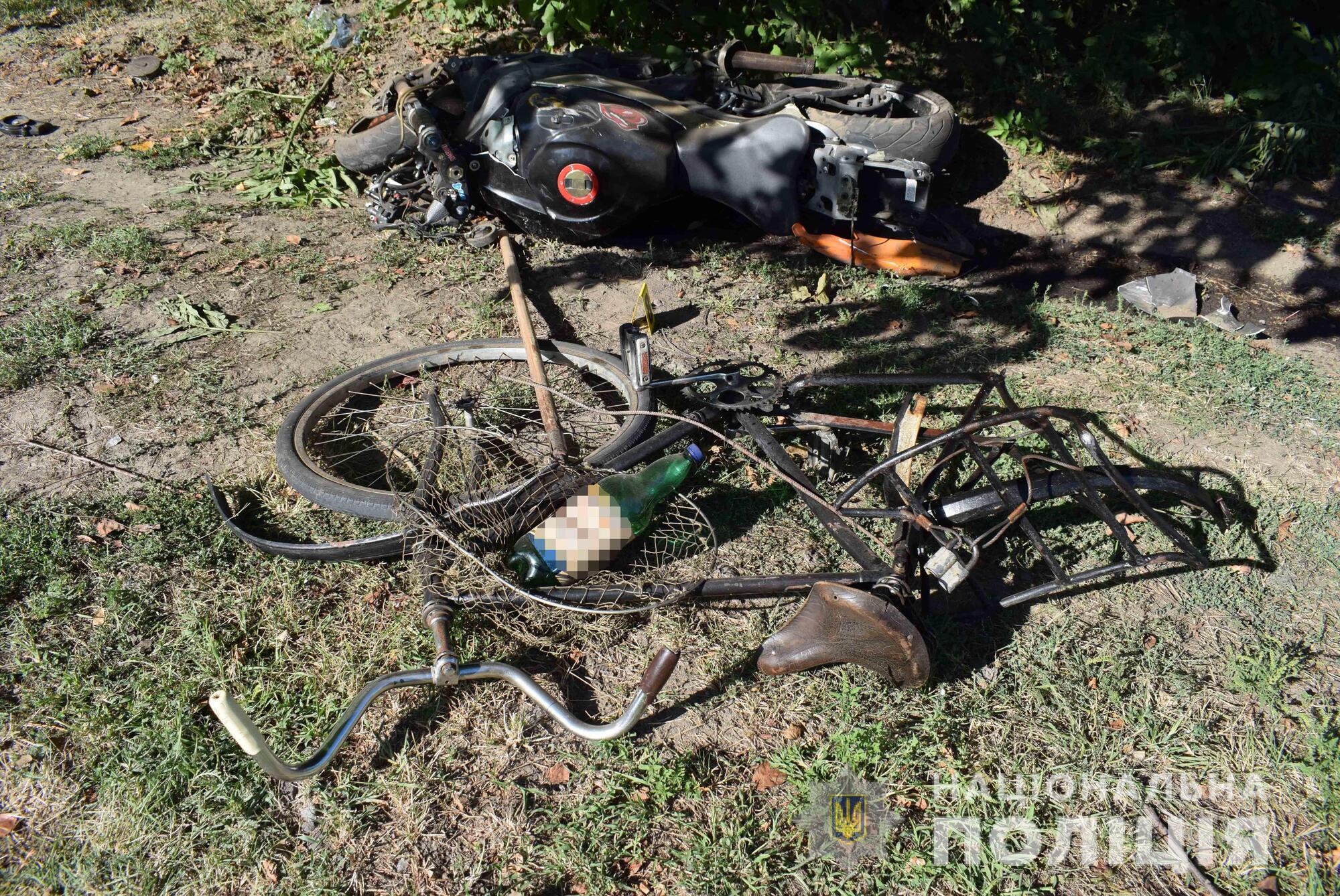 На Вінниччині в потрійній ДТП загинули велосипедист і мотоцикліст