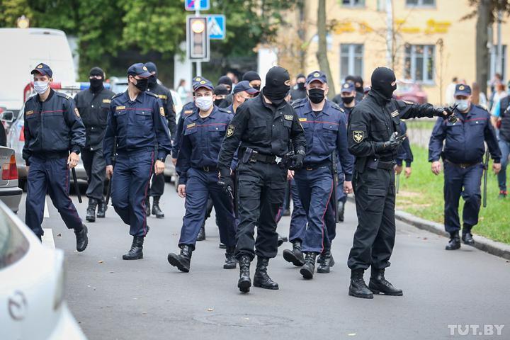 Міліція прибула на захід.