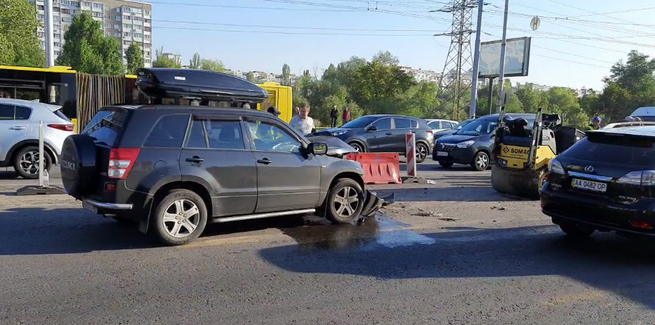 ДТП на проспекте Степана Бандеры в Киеве.