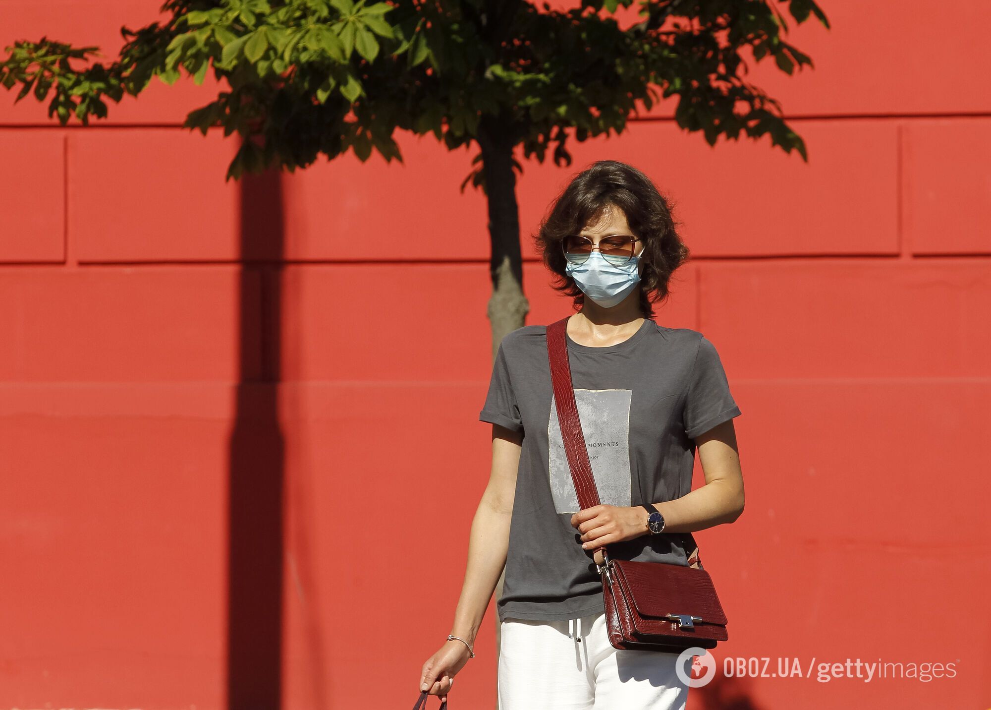 В общественных местах в Киеве нужно носить маски и соблюдать дистанцию