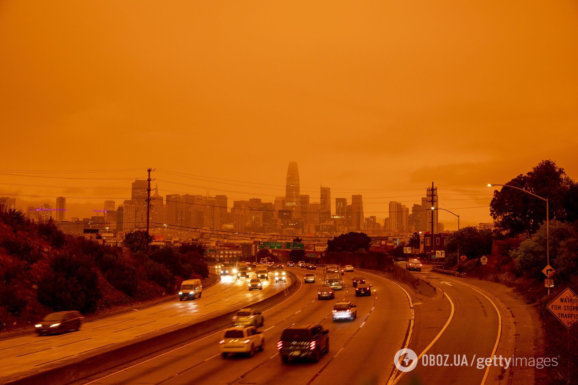 Оранжевое свечение от пожаров в районе залива Сан-Франциско, Калифорния