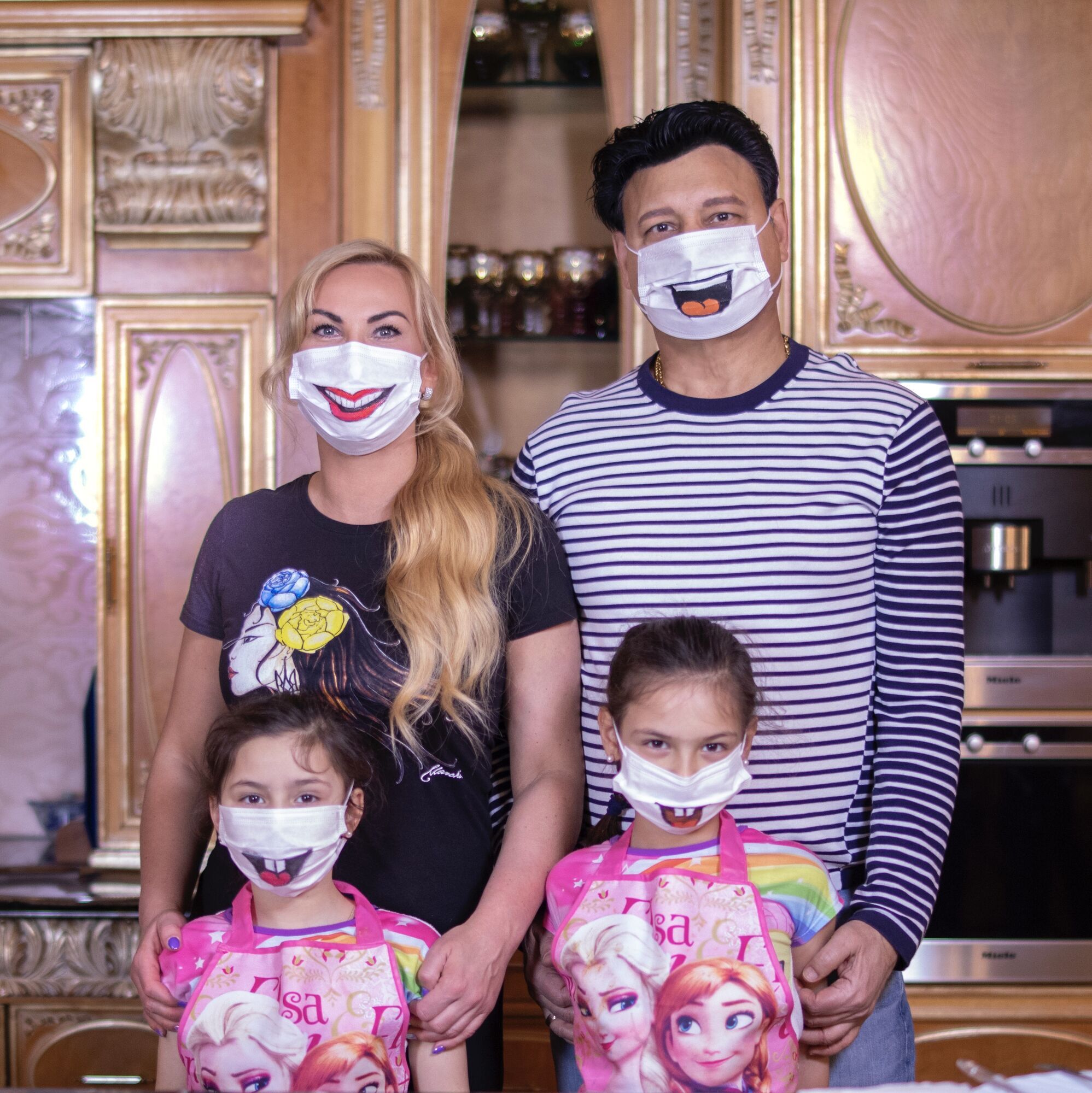 Семья певицы Kamaliya заболела коронавирусом