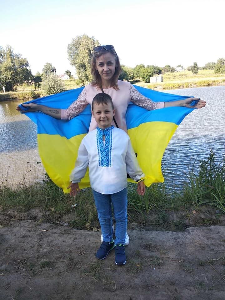 Ирина Свищ с сыном-первоклассником Артемом.