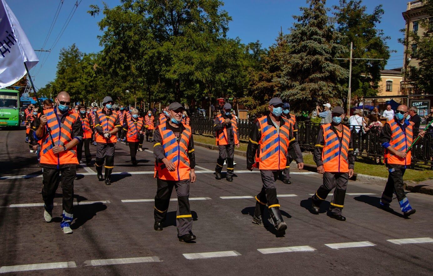 Впервые в Днепре на День города состоялся парад коммунальной техники