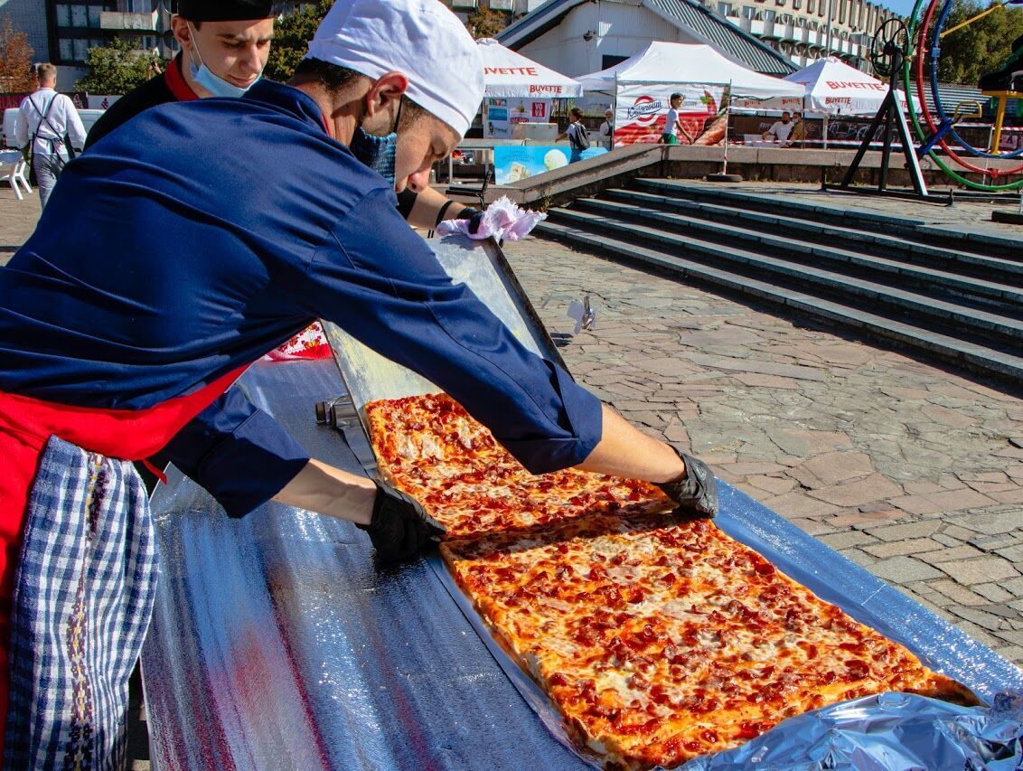 У Дніпрі встановили рекорд із випікання піцци
