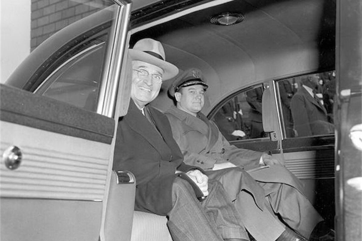Гарри Трумэн в Lincoln Cosmopolitan Limousine во время поездки в Нью-Йорк. Фото: