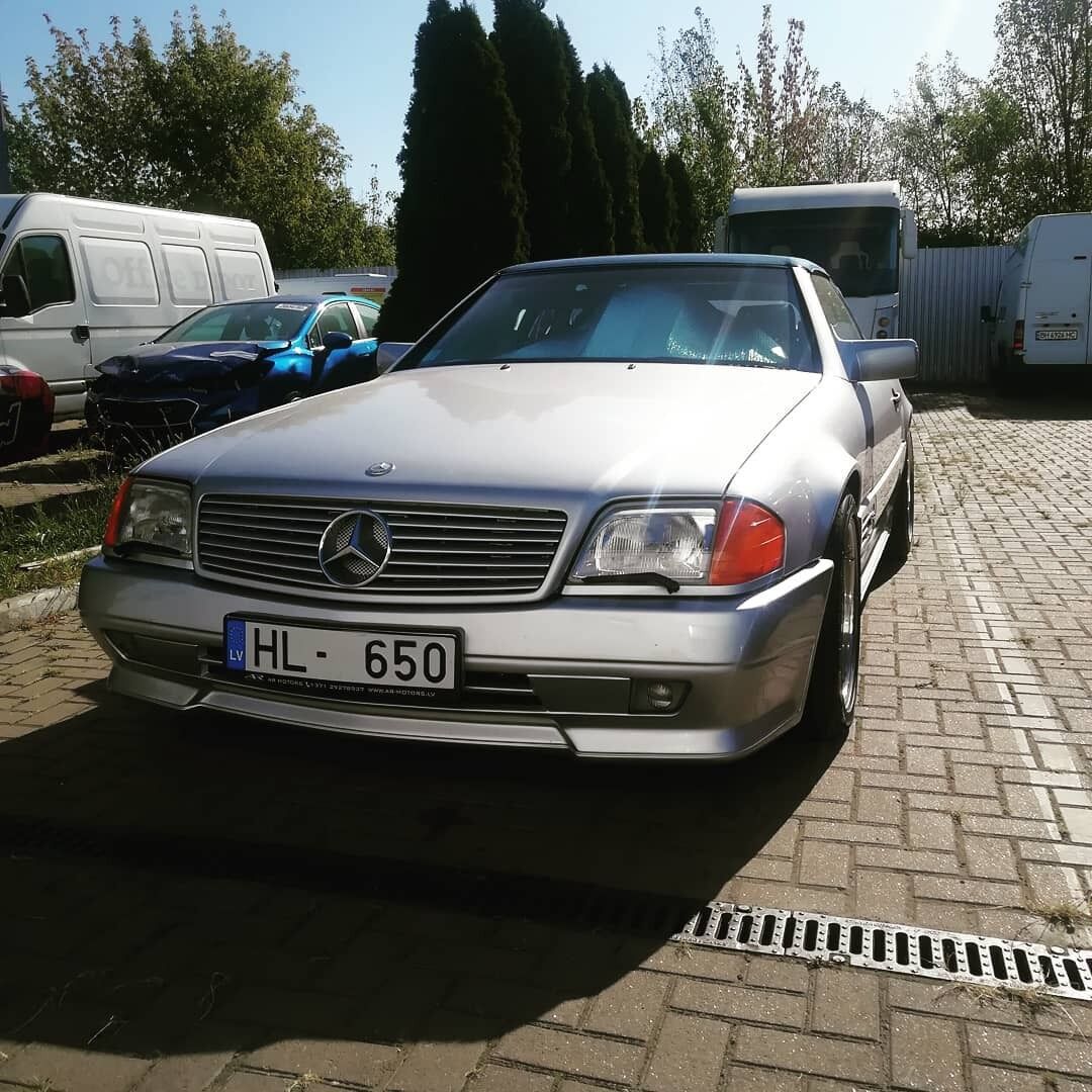 Культовый Mercedes на европейских номерах, замеченный в Киеве.