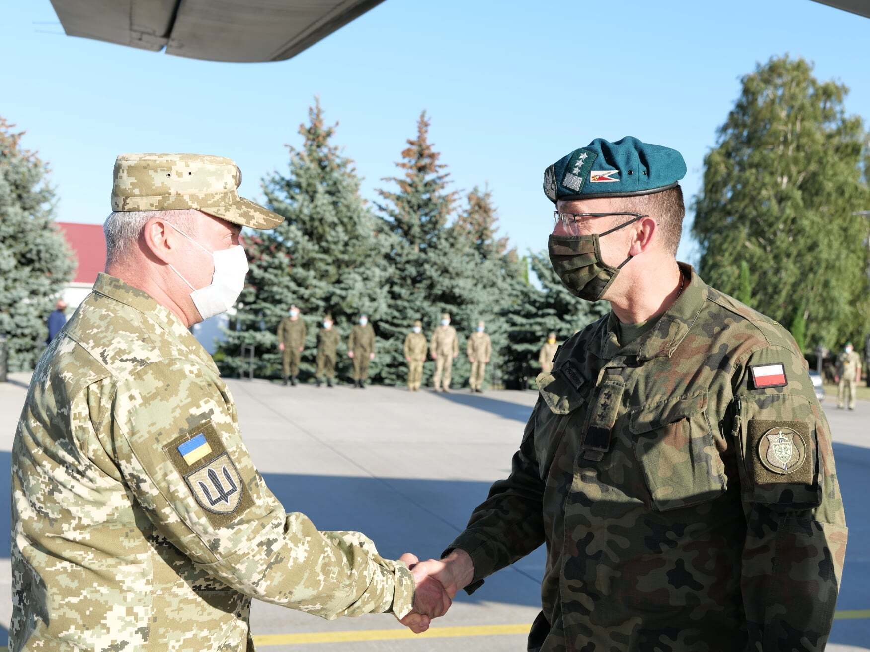 Командующий ОС ВСУ Сергей Наев и командующий Оперативного командования ВС Республики Польша Томаш Пиотровски.