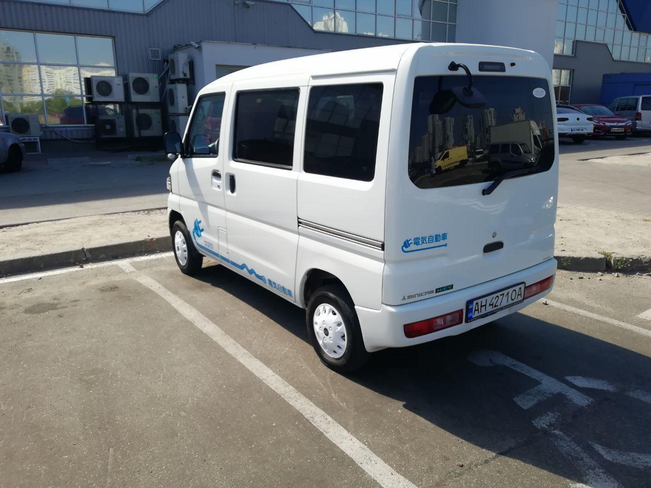 В Україні помітили електричний кей-кар Mitsubishi Minicab i-MiEV.