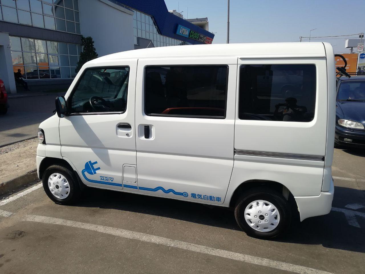 В Украине заметили электрический кей-кар Mitsubishi Minicab i-MiEV.