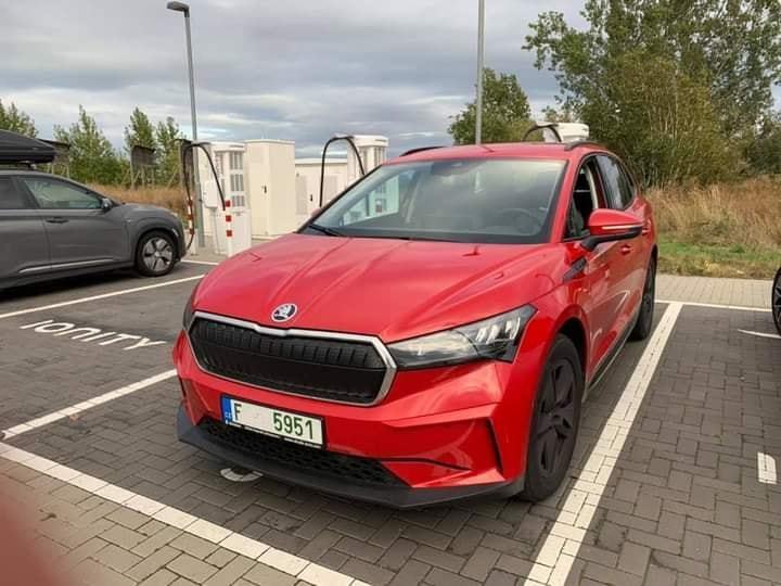 Škoda Enyaq - так виглядає одна з дешевих версій електричного кросовера.