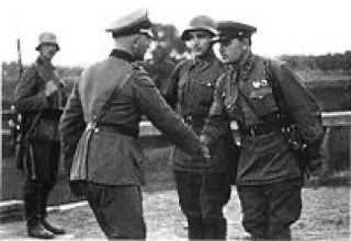 Советские и гитлеровские бойцы во время оккупации Польши.