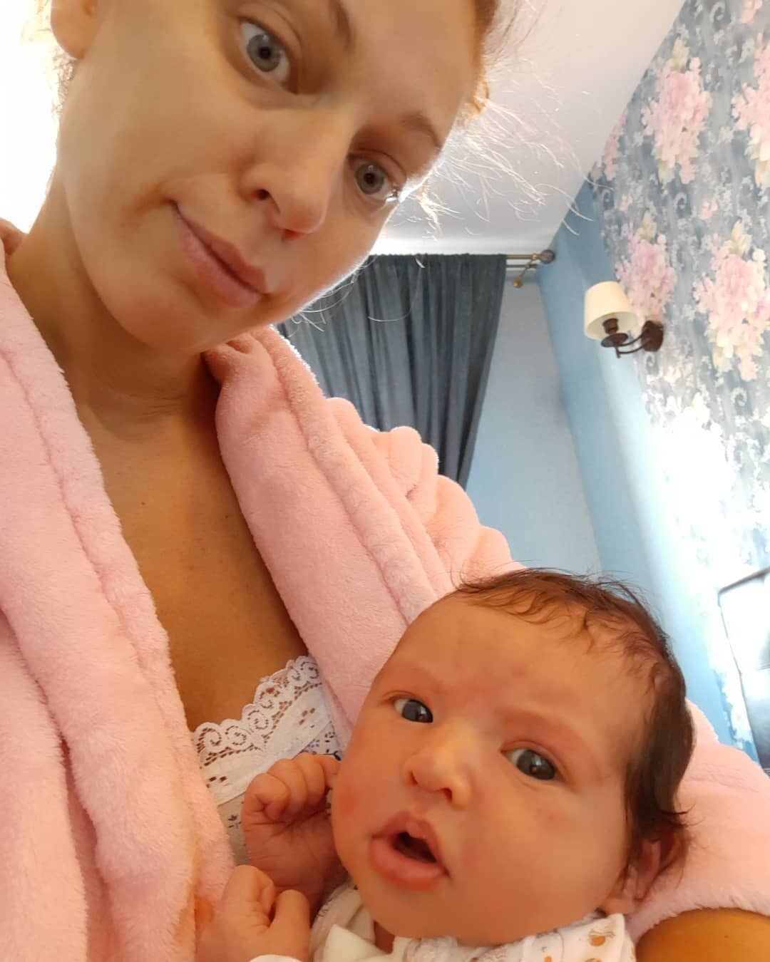 Юлия Коган с новорожденной дочерью (Instagram Юлии Коган)