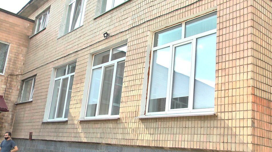 Двухлетний мальчик выпал из окна в детском саду